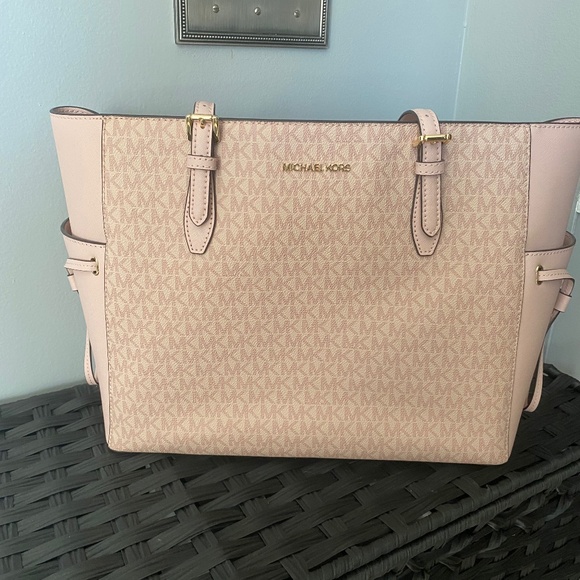 Michael Kors handbag - Picture 1 of 2
